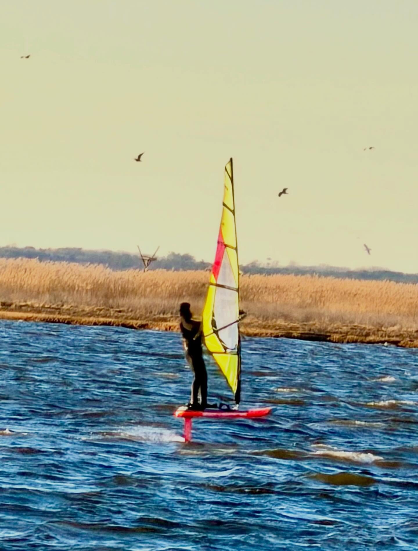 Winter water therapy.❄️🥶Huge thank you to Trish @TP30 for the shot! 📷 #h2windsurfing #severnewindsurfing #jerseyshore #lavallette #njwindsurfing