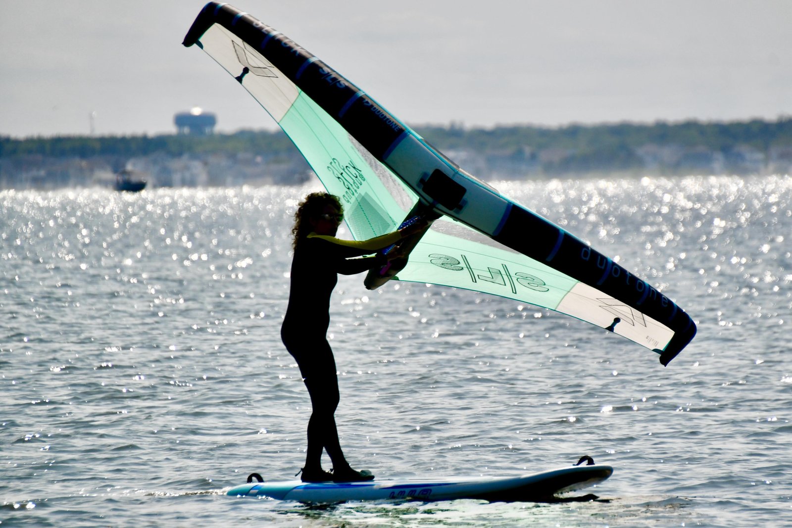 Learning to control the wing first on a regular board makes wing foiling easier and more fun. #h2windsurfing #duotonewing